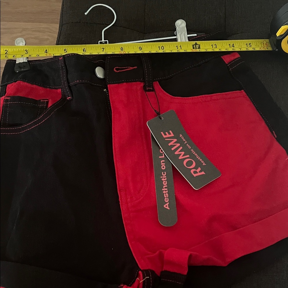 ROMWE Women's Red and Black Jean Shorts - Picture 4 of 5